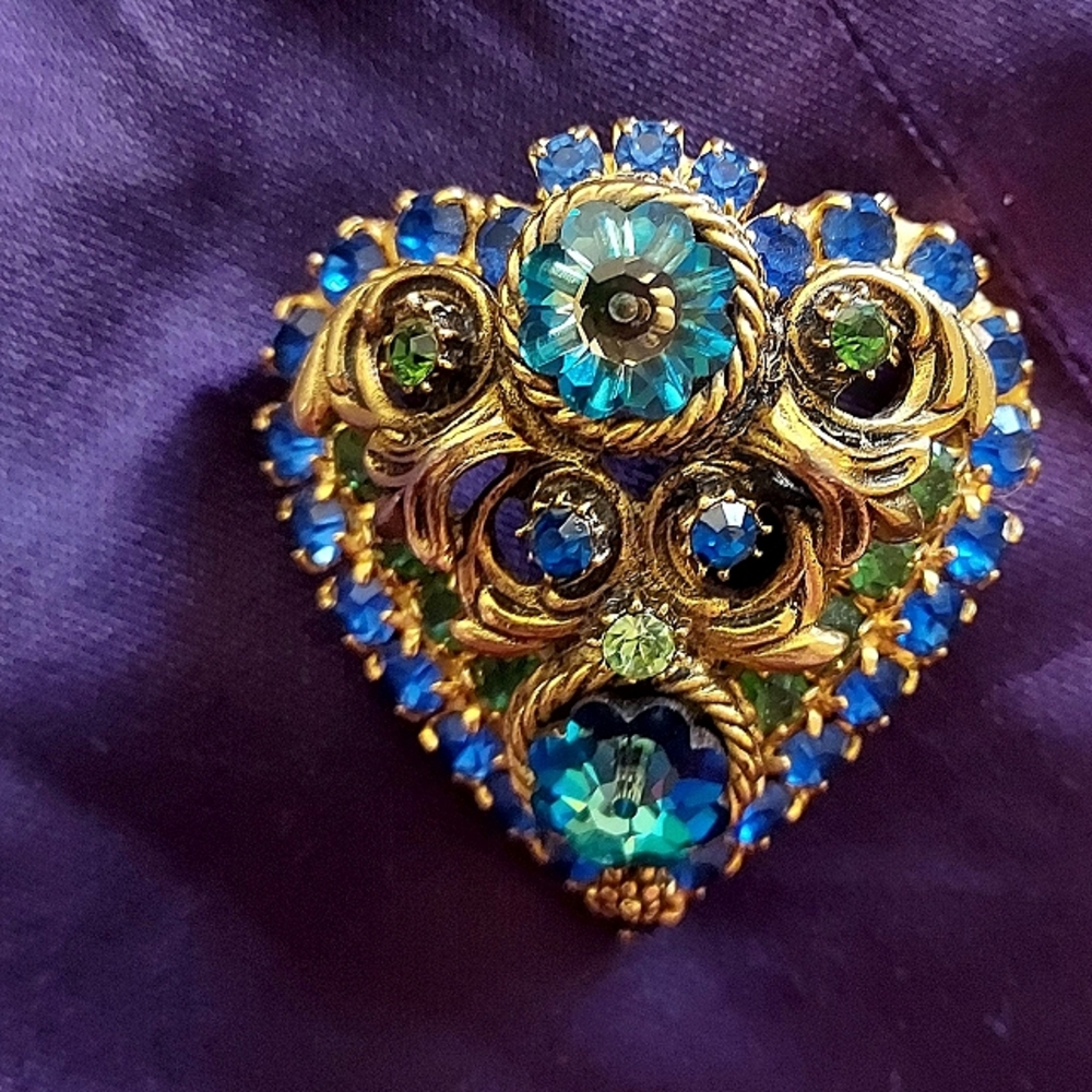 Vintage Domed Filigree Rivoli Rhinestone Heart Brooch Pin Gold Blue